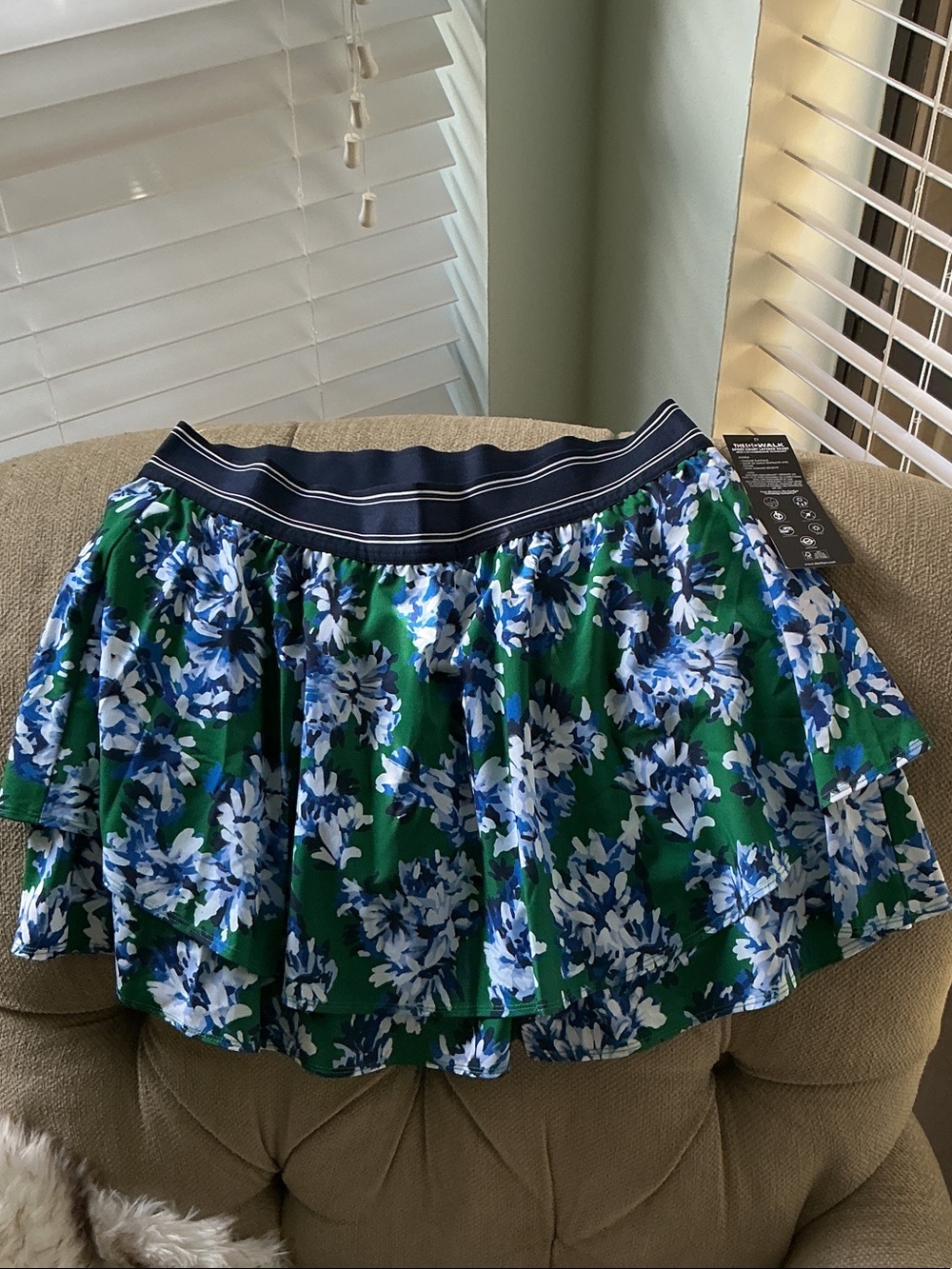 Skechers XL Green Floral Tiered workout/tennis/golf Skirt with Navy Waistband